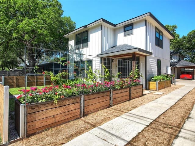 704 Valdez St Unit #A