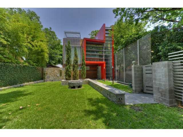 704 W Live Oak ST
