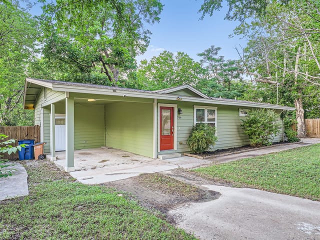704 Wren Ave