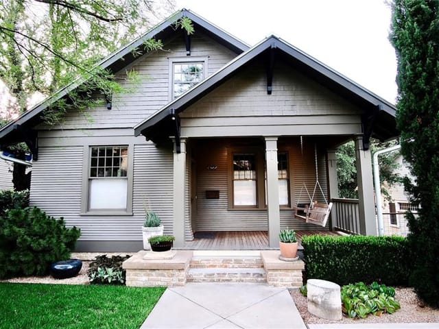 705 Baylor St