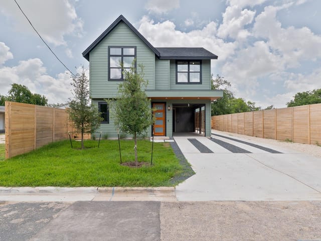 705 Short Kemp ST Unit #1