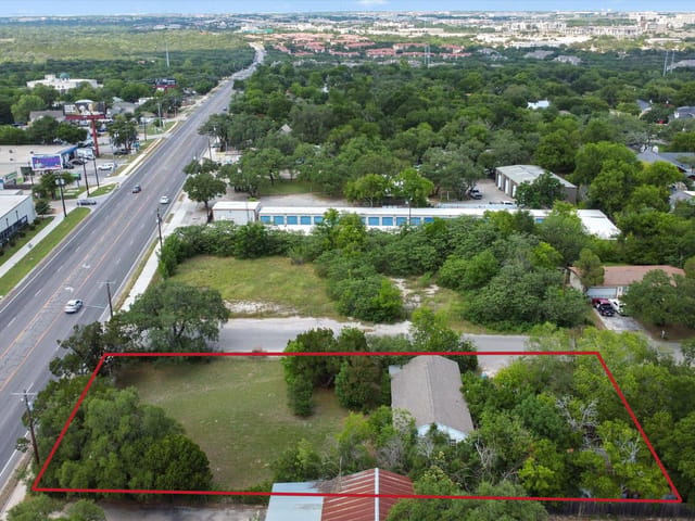 705 W Caddo St