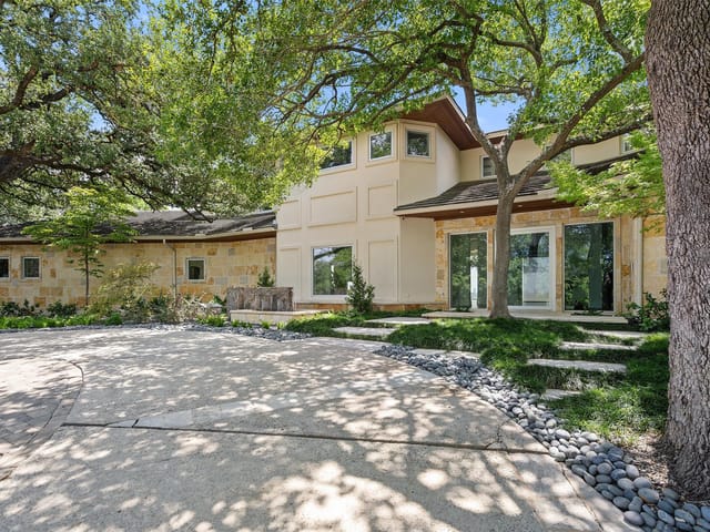 706 Las Lomas Dr