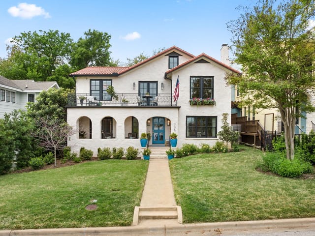 706 Meriden Ln