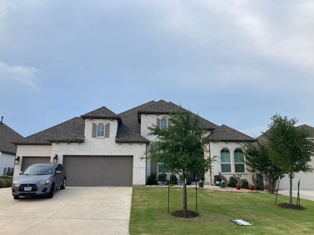 706 Pear Tree LN