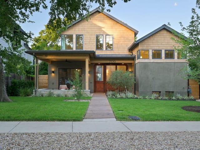 706 W Johanna ST
