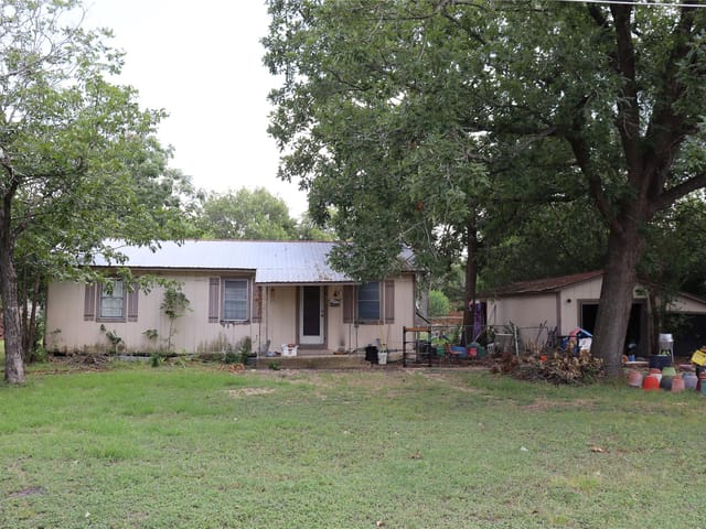 706 W Live Oak ST