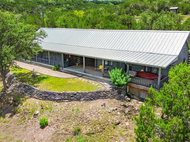 707 Deer Lake RD