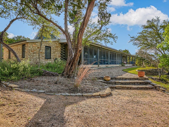 707 Deer Lake Rd