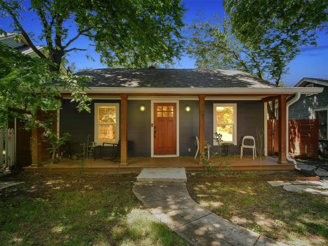 707 E 45th 1/2 St
