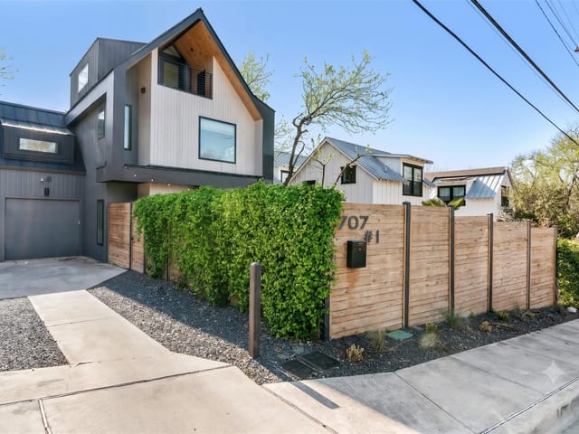 707 E Live Oak ST Unit #1