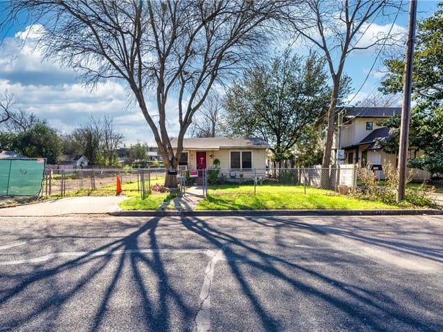 707 Fletcher St
