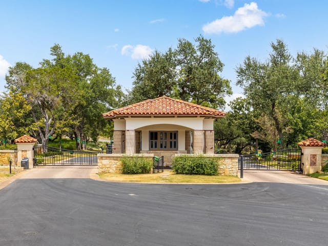 707 Moonlight Bay LOT ONLY Dr