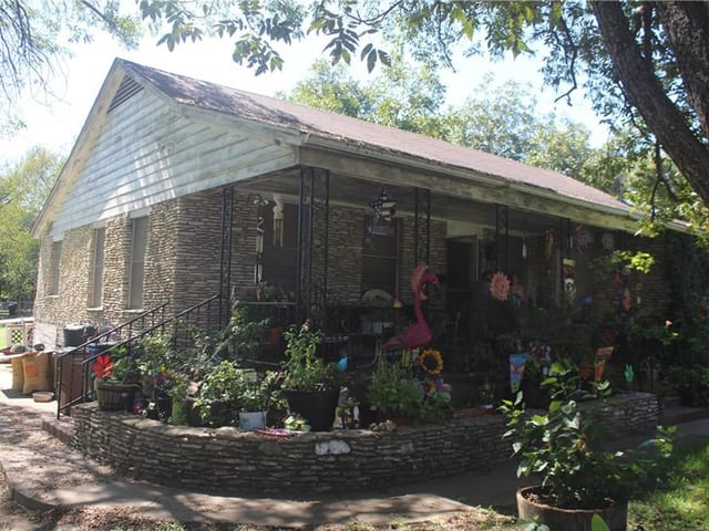 707 W Annie St