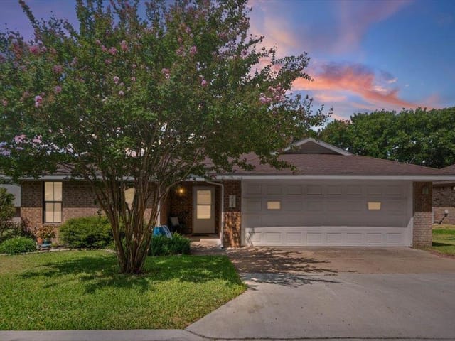 708 Cottonwood DR