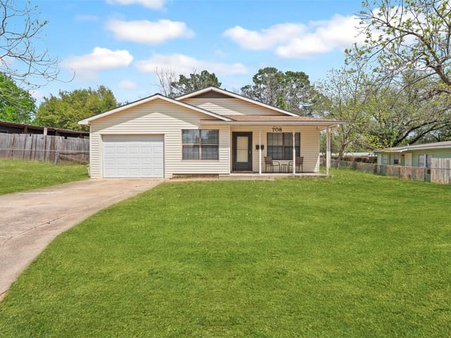 708 Hunter Dr