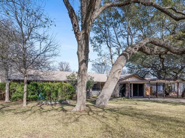 708 Little Oak Dr