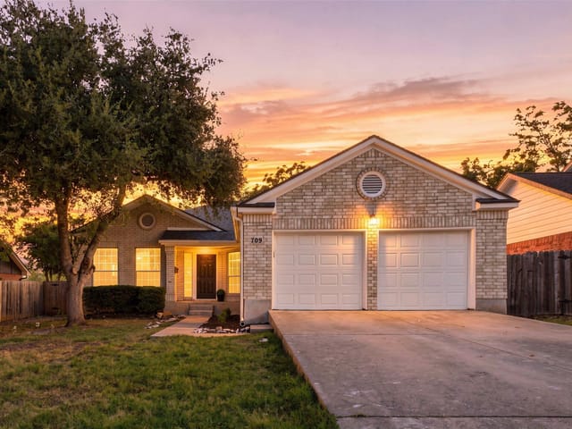 709 Elder WAY