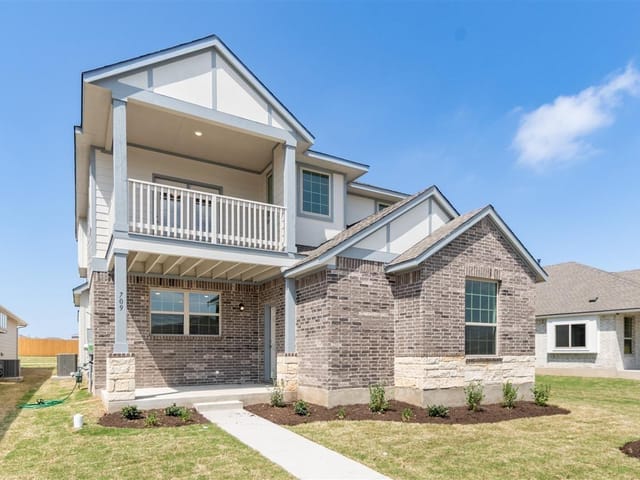 709 Paddock Ln