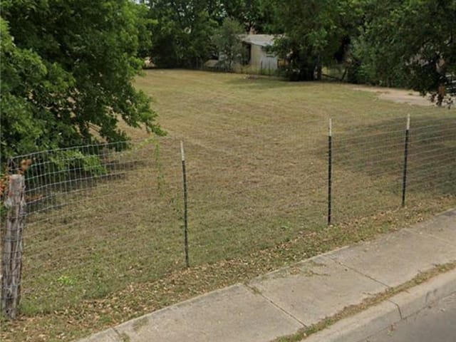 709 Uhland Rd