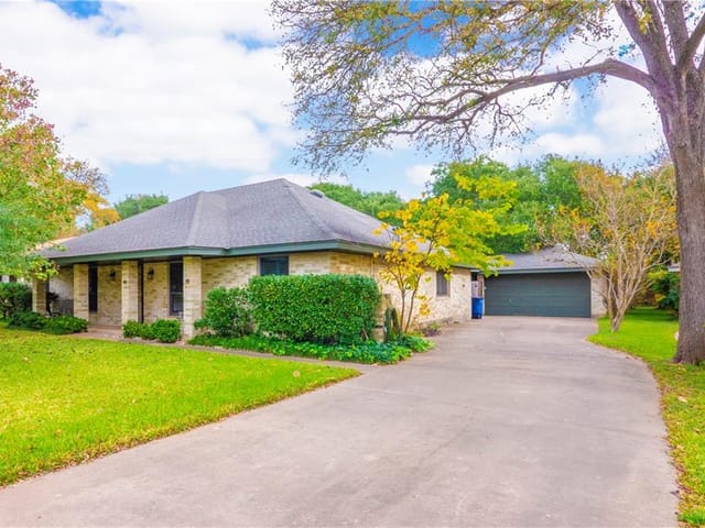7101 Hanging Oak Cir