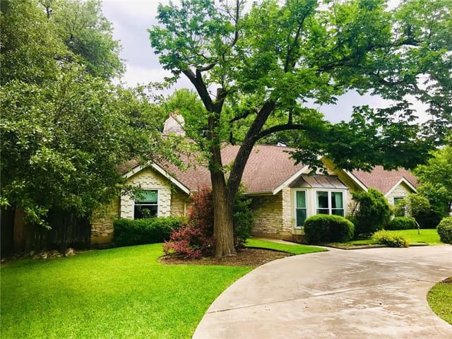 7101 Mesa Dr