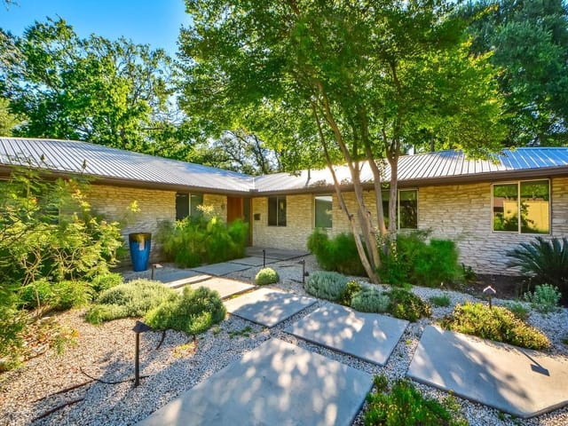7101 Sungate Dr