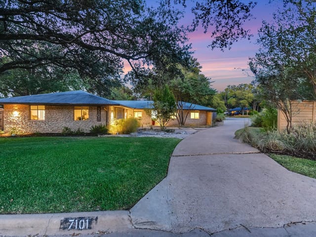 7101 Sungate DR