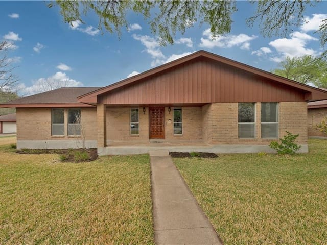 7102 Hanging Oak Cir