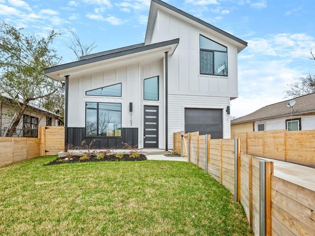 7102 Providence Ave Unit #1