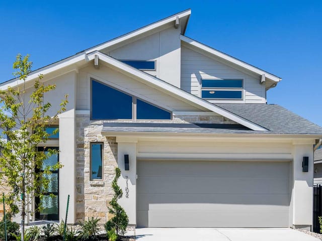 7102 Woodford WAY