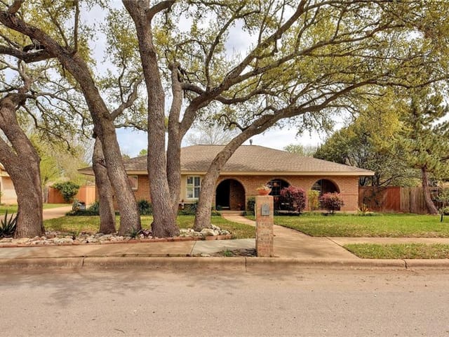 7103 Squirrel Oak Cir