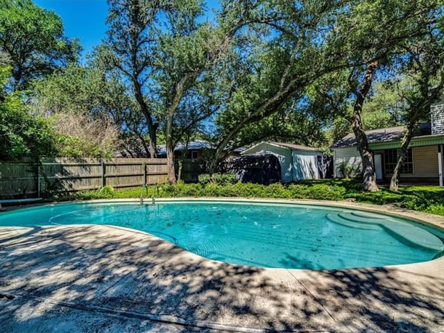 7103 Sungate Dr