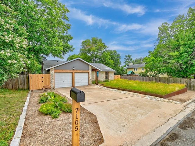 7105 Lyric Dr