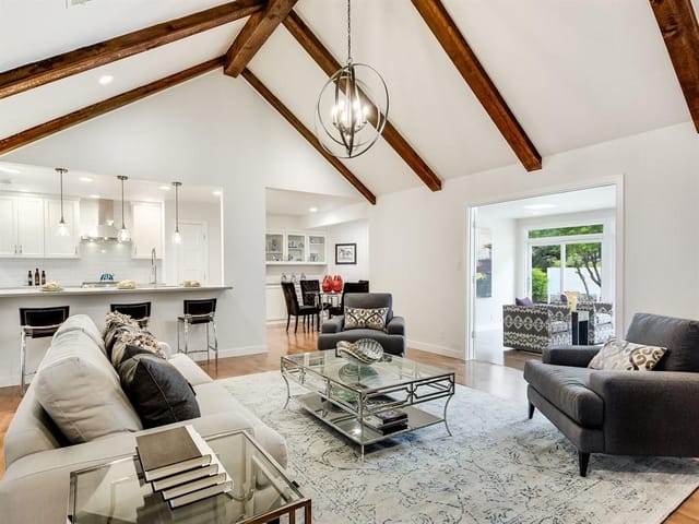 7105 Mesa Dr