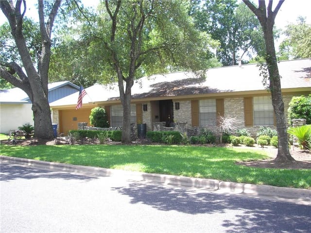 7106 Spurlock Dr