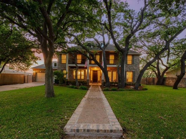 7106 W Rim Dr