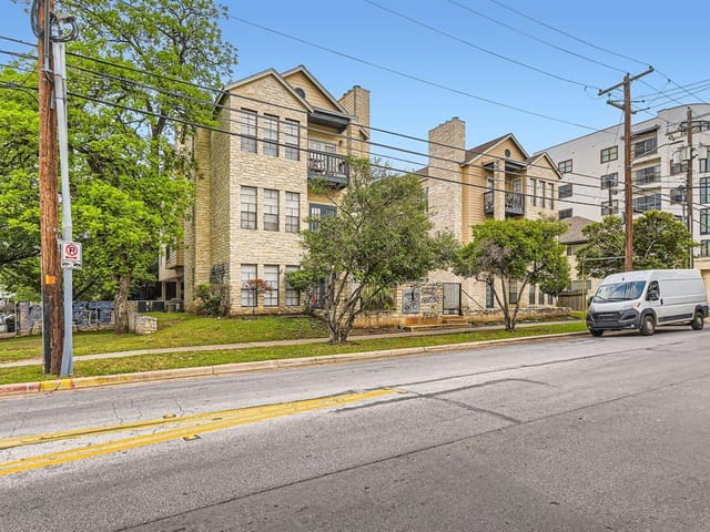 711 W 21st St Unit #302
