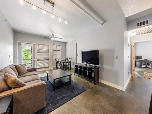 711 W 26th St Unit #301