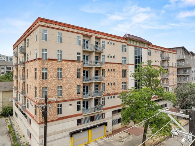 711 W 26th St Unit #303