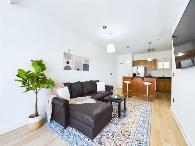 711 W 26th St Unit #304