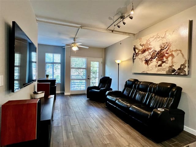 711 W 26th St Unit #309