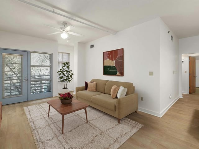711 W 26th St Unit #310