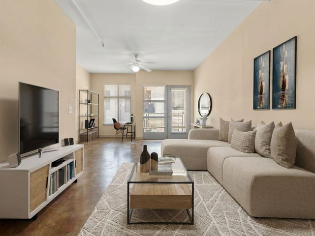 711 W 26th St Unit #508