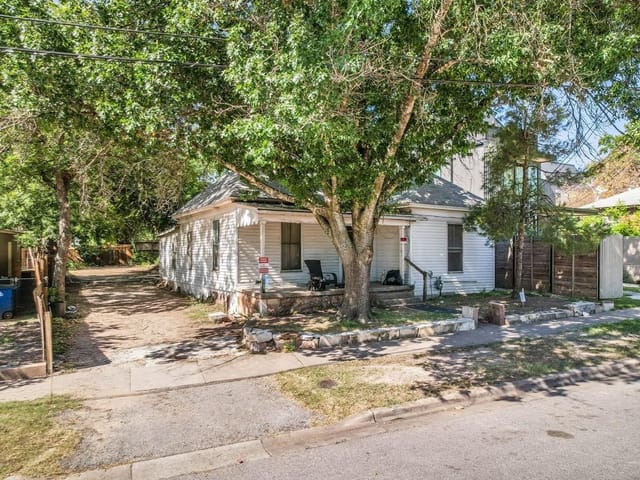 711 W Monroe St