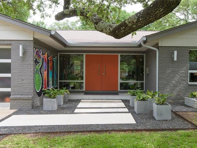 7111 Spurlock Dr