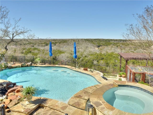 7112 Covered Bridge Dr