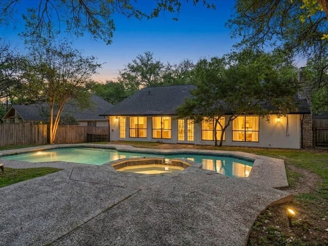 7112 Fireoak DR