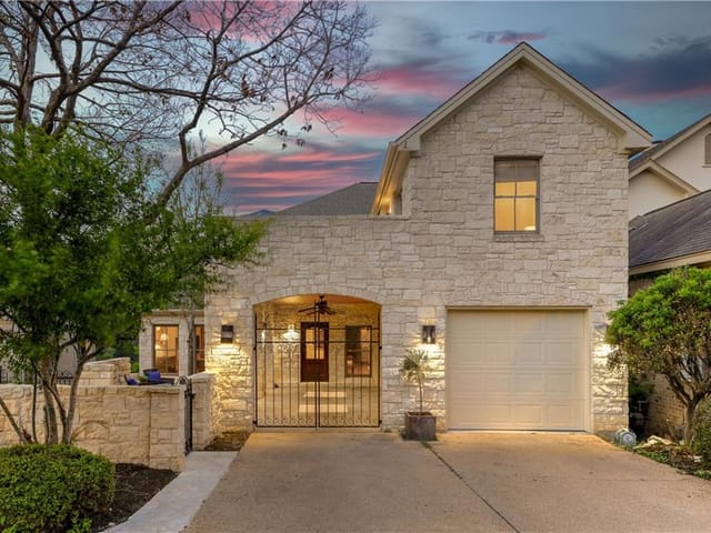 7114 Las Ventanas DR