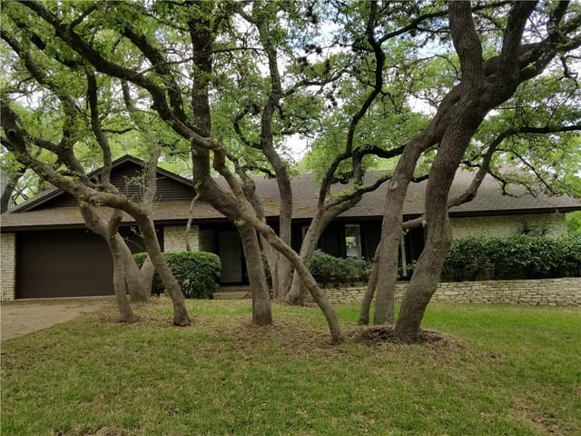 7114 Sungate Dr